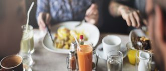 Learn how to eat healthier when in restaurants